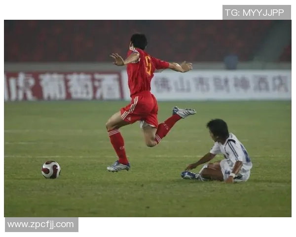 热爱祖国奋力拼搏中国足球球星的成长与奋斗历程