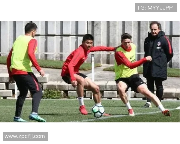 足球球星亲授技巧课 学员体验明星训练营背后的秘诀与挑战