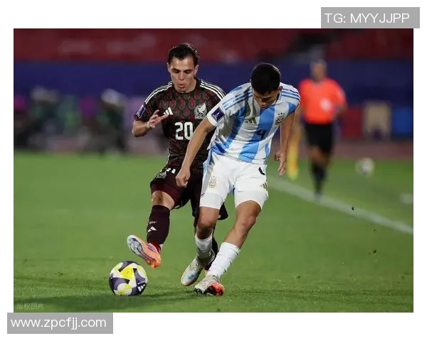 罗马尼亚足球队球星崛起之路探秘 从青春才俊到国际赛场的闪耀表现 罗马尼亚足球队球星崛起之路探秘 从青春才俊到国际赛场的闪耀表现