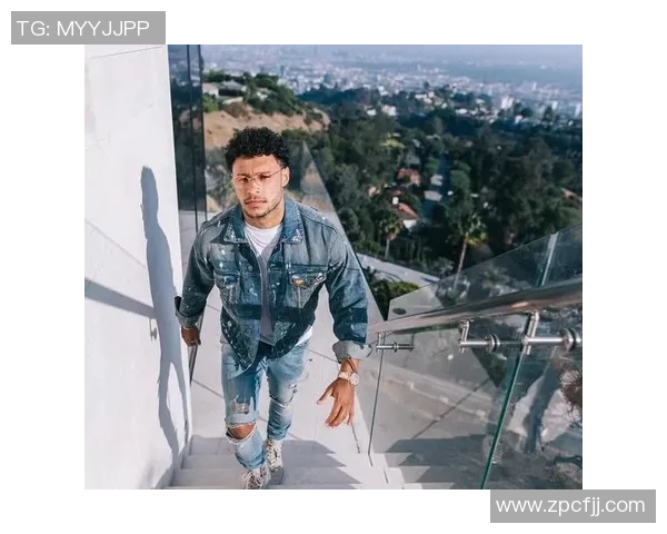 足球明星时尚解读 穿搭破洞牛仔裤展现个性与潮流魅力